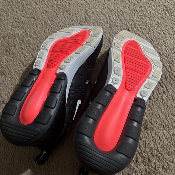 Nike Air 270! Men’s size 7.5 (9 women’s) barely worn! - Picture 5 of 6